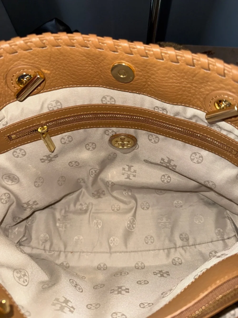 Tory Burch NWOT  tweet Tan and Cream Woven Tote with Chain-Trim Straps - Picture 13 of 17